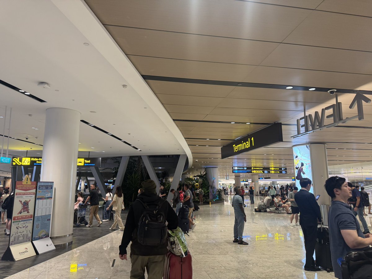 0xDylan_'s tweet image. Singapore is a very vibrant place. 

USD1 belongs to the world, and in October, many new developments will be announced. Everything is gradually falling into place.

#USD1 #WLFI