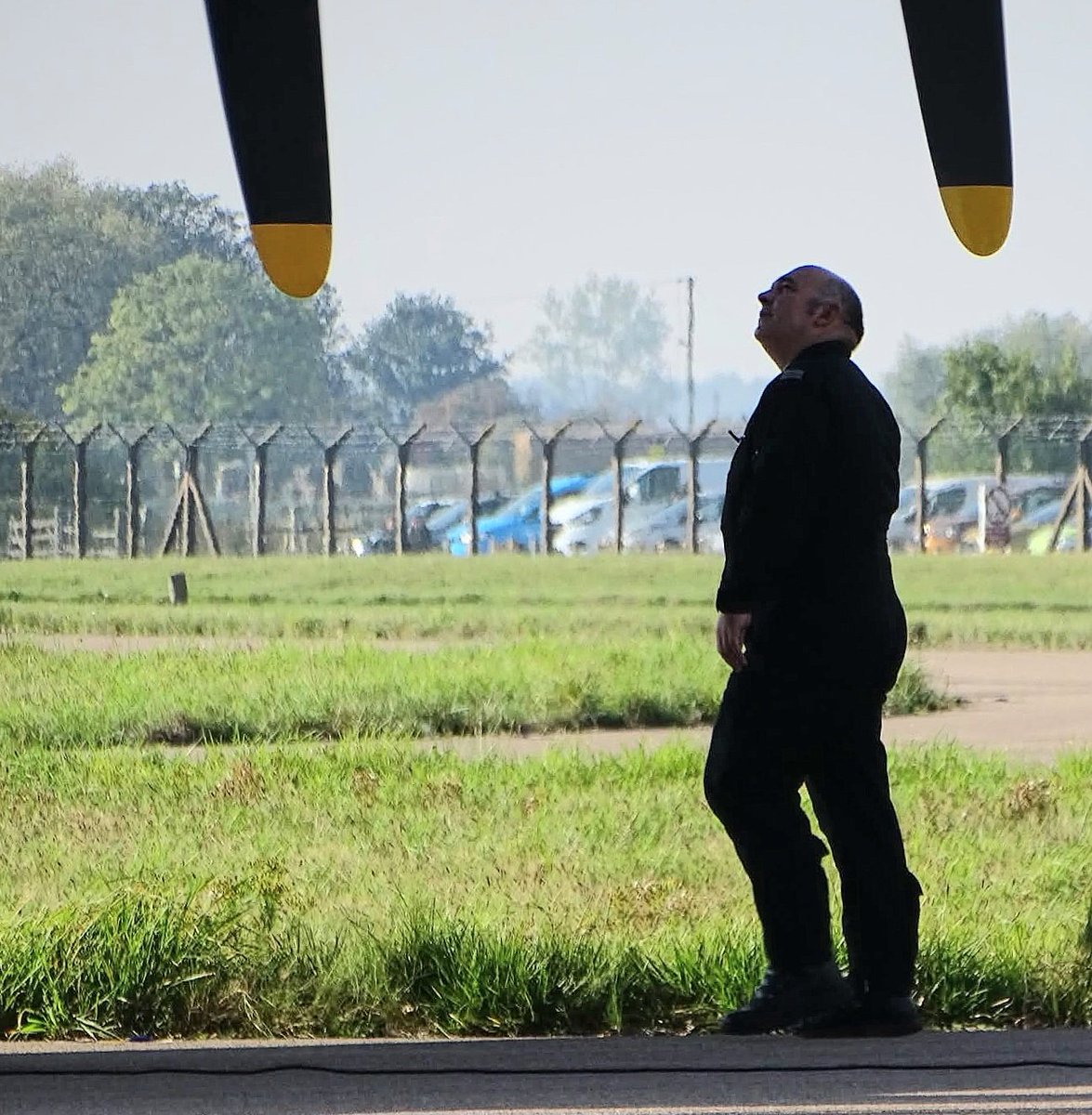 Under the Lancaster at Members day <a href="/Seb_Lanc99/">Seb Davey</a> <a href="/RAFBBMF/">RAF BBMF</a> <a href="/RAFConingsby/">RAF Coningsby</a>