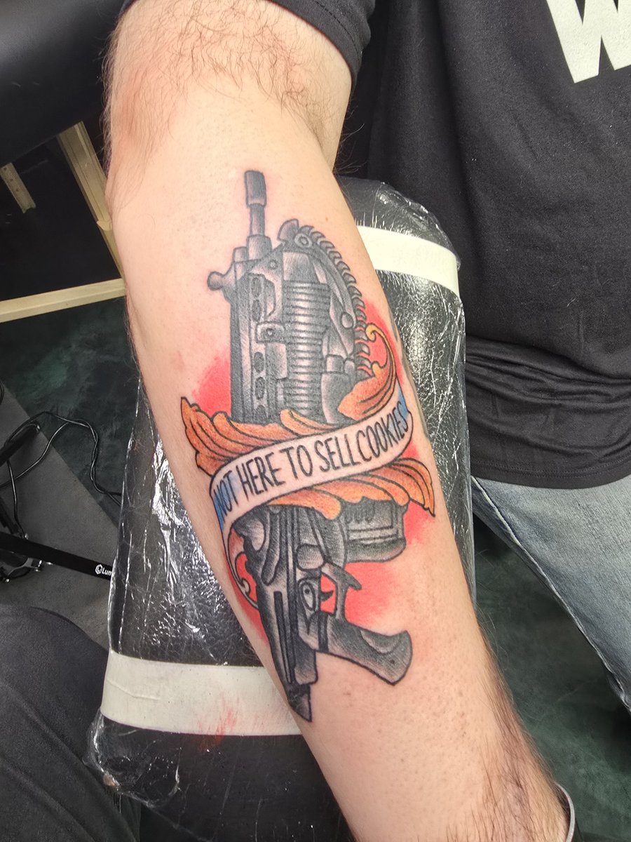 armygamer86's tweet photo. Got a new tattoo! @GearsofWar @RegimentGG https://t.co/CnSdtnNNO1