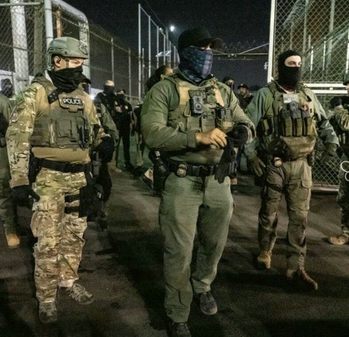 🚨BREAKING: Do you support putting ICE agents at every polling station in America to stop illegals from voting ?

YES or NO ?

IF you support this, Give me a THUMBS-UP👍!