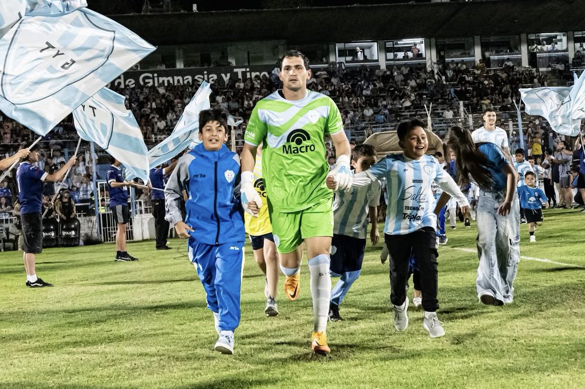 Este viernes, Federico Abadía llegó a los 100 partidos defendiendo el arco de <a href="/gytoficial/">Club Gimnasia y Tiro</a> (71 Primera Nacional, 28 Federal A y 1 Copa Argentina)

❎ En el 61% mantuvo el arco en 0.
⚽️ Le hicieron 55 goles.
🟡 5 amarillas y ninguna expulsión.

🔝 El mejor arquero de la categoría.