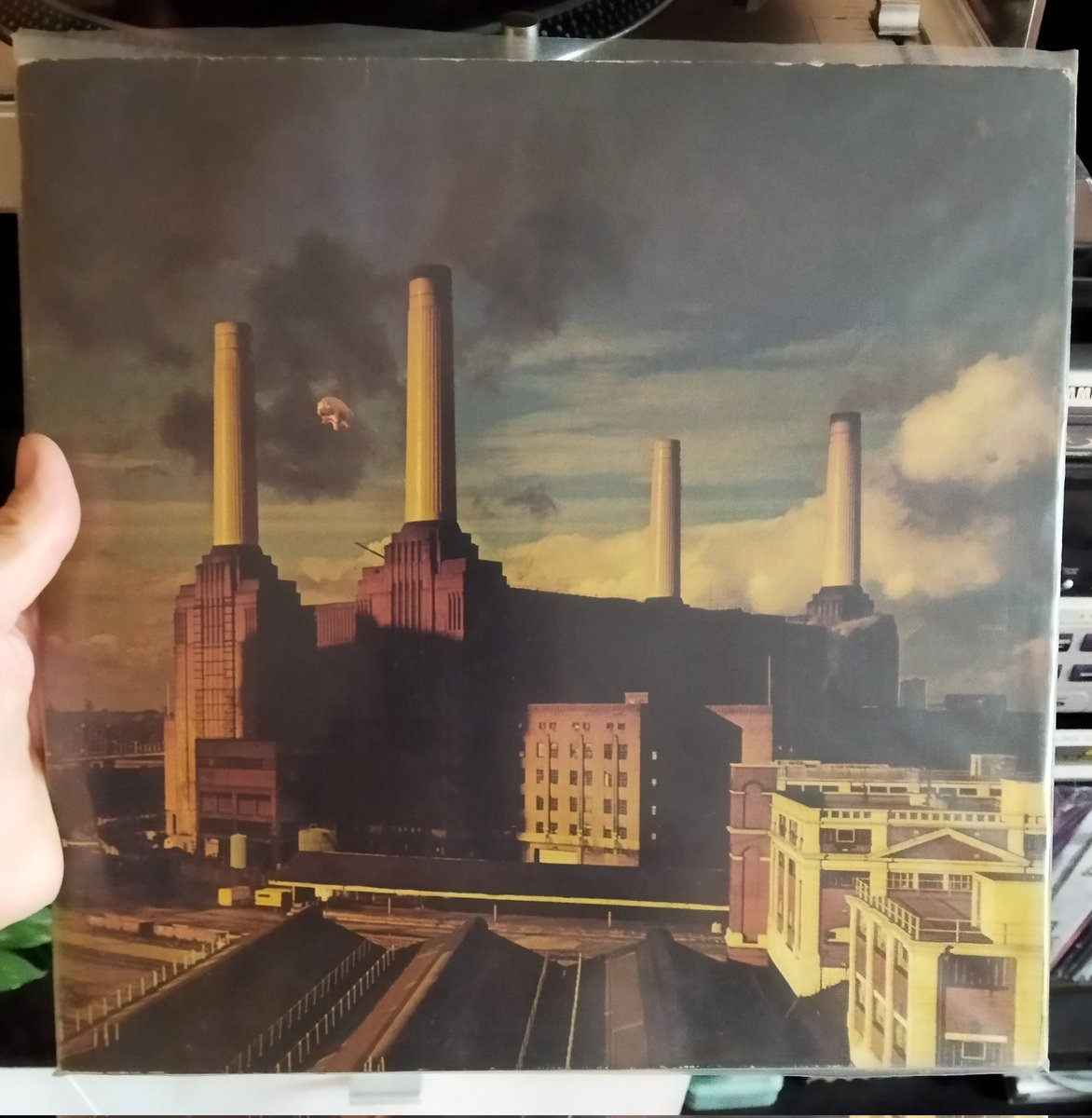 Have a nice day! 🤟🏻😎

                             Pink Floyd - Animals

David Gilmour – Roger Waters – Richard Wright – Nick Mason

1977
#NowSpinning #ProgressiveRock #vinylrecords #viny #Sunday