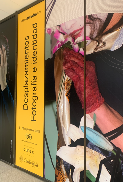"Adicta a la claridad
de las cosas más oscuras"

(Anna Gual)

"Aquí dentro la luz se derrama"
"Acaso el tiempo en otra oscuridad
es su transparencia"

(Gloria Gervitz)

📷Ayer pude ver la obra de <a href="/laletraB/">Berta Viteri - LaletraB</a> en la exposición que hoy se clausura. Una maravilla y un orgullo de amiga.
