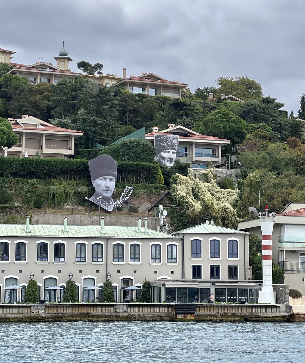 İstanbul Boğazı'ndaki bu ev kime aitse kendisine saygılarımı sunuyorum.♾️