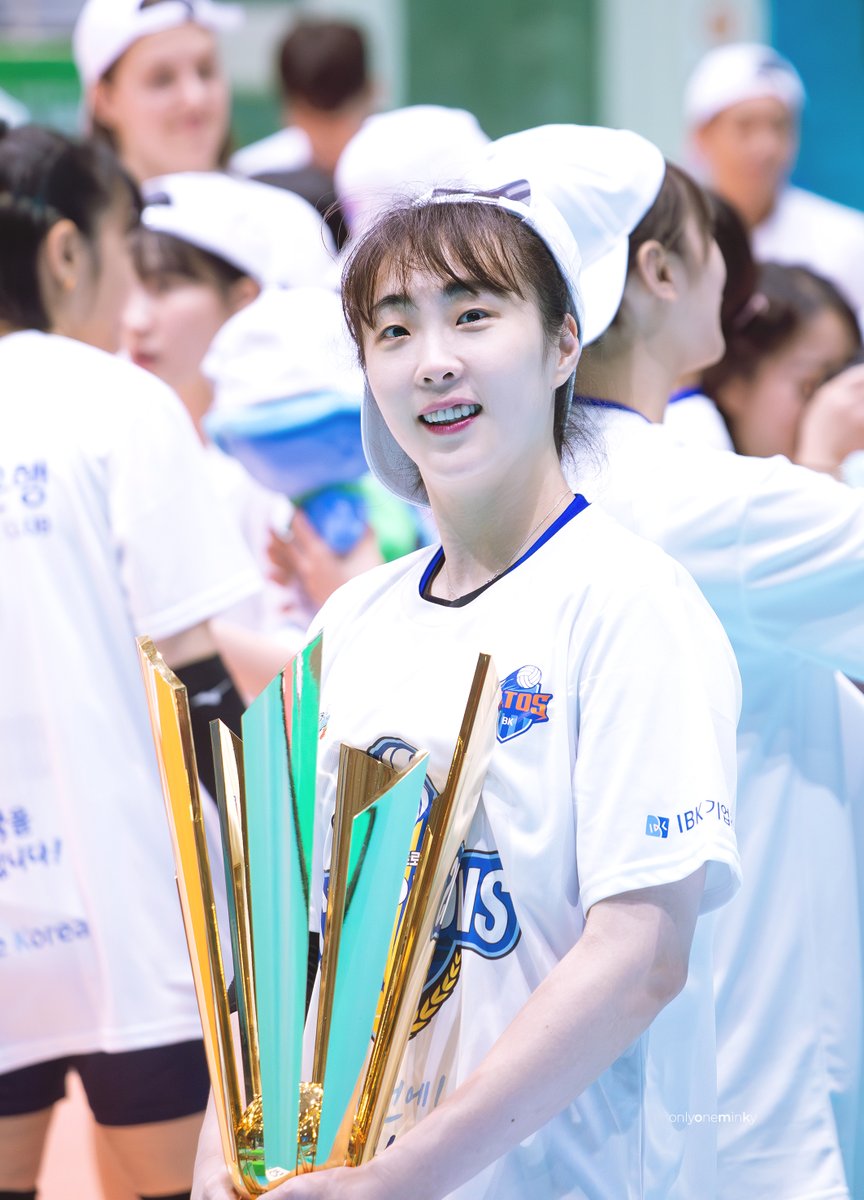 omk_no15's tweet image. 2025 코보컵 우 승 ! 
아 예쁘다ㅏㅏㅏㅏㅏㅏ!

#황민경