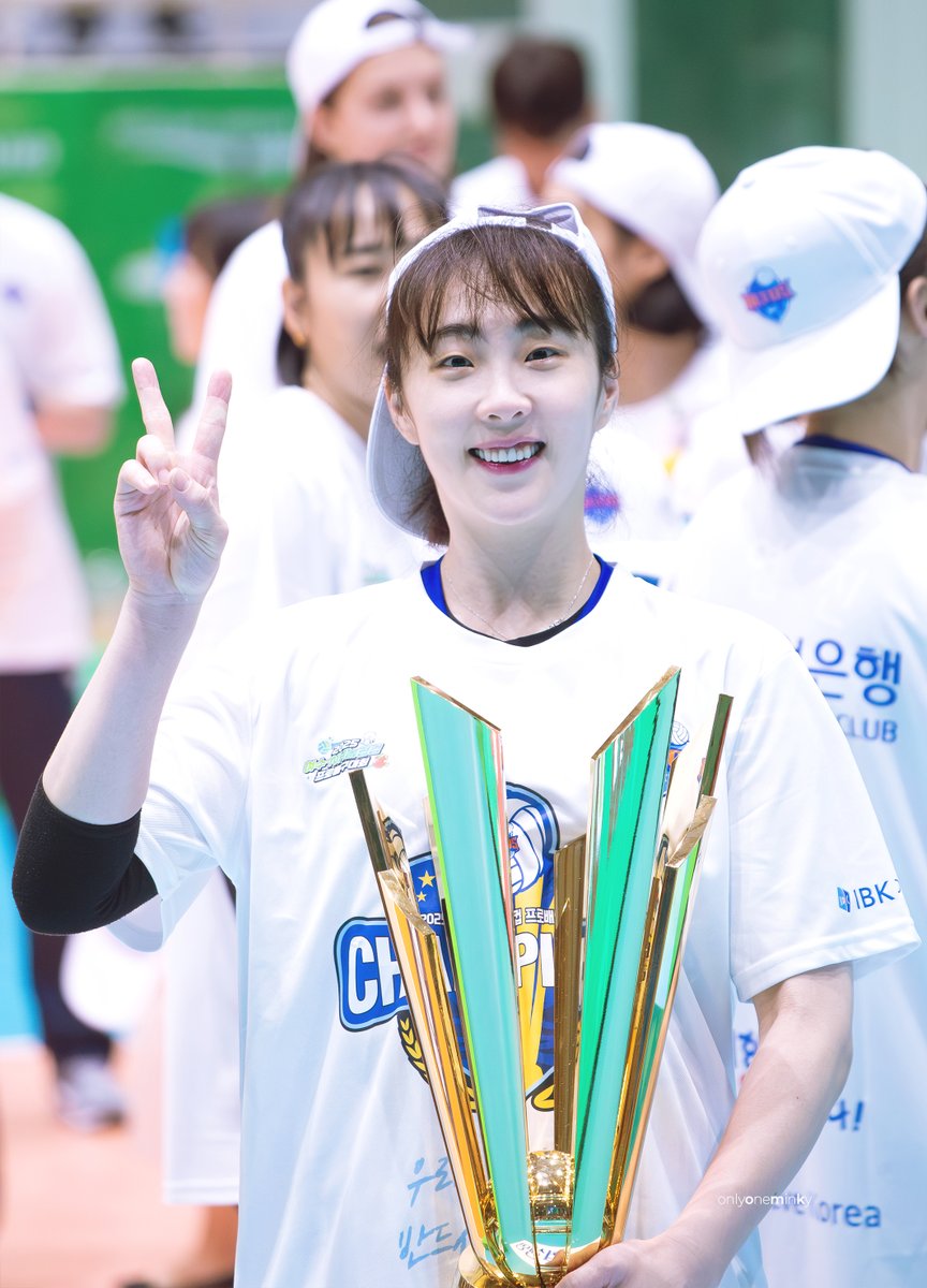 omk_no15's tweet image. 2025 코보컵 우 승 ! 
아 예쁘다ㅏㅏㅏㅏㅏㅏ!

#황민경