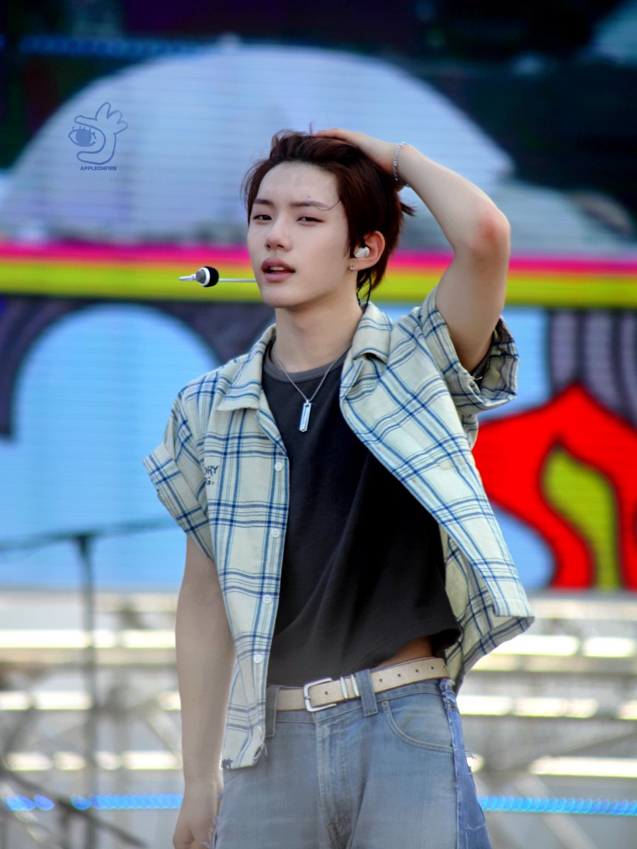 AppleonFire tweet media