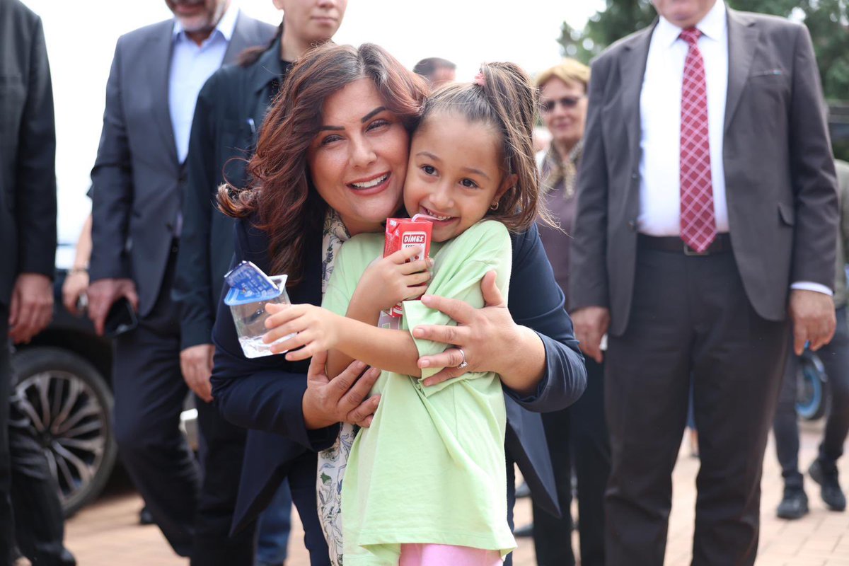 OZLEM_CERCIOGLU's tweet photo. Partililerimizin yoğun katılımıyla gerçekleşen toplantımızda, Aydınımız için yapılan hizmetlerin yanı sıra önümüzdeki dönemin yol haritasını ve yapılacak çalışmaları görüştük. https://t.co/CG1q2jhTHa