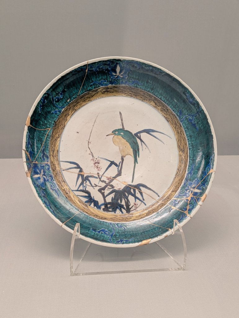 会社のアート鑑賞部に初参加！運慶の仏像達に引き込まれ、東博が所蔵する各時代の名品を堪能する贅沢な時間でした。写真は高円宮様の根付コレクション、歌川国芳の猫浮世絵、翡翠のいる伊万里。動物多め。#東京国立博物館