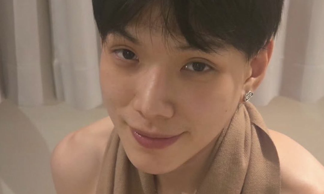 สายตาที่มองไม่เคยเปลี่ยนไปเลยจริงๆㅠㅡㅠ

ถ้าเท่าที่สังเกตมาตลอดไม่ว่ารูปจะมาจากไหนแต่ถ้าเป็นรูปที่คนพี่มองคนน้องคือสายตาไม่เคยเปลี่ยนเลยแล้วทุกรูปที่ถูกถ่ายจากนอรก็เหมือนกันกับที่คนพี่มองน้องอยู่ตลอดเหมือนถูกมองด้วยความรักอยู่เสมอ🥺💖

#ต้าห์อู๋ออฟโรด #DaouOffroad