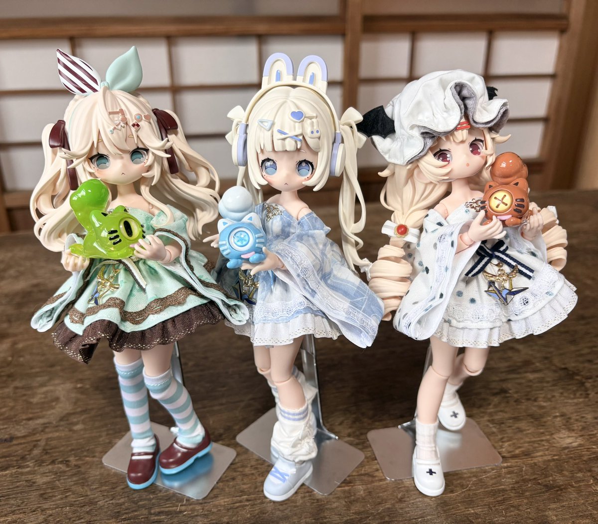 今日は川越の古民家スタジオで、オーナー和服なドール撮影会でした👘
＃シュガリーガールズ は彼女達のテーマカラーで作った和袖ワンピ➕デフォの足アイテムを合わせて。
今後この子達サイズ服も頒布したいです。
＃SugaryGirls