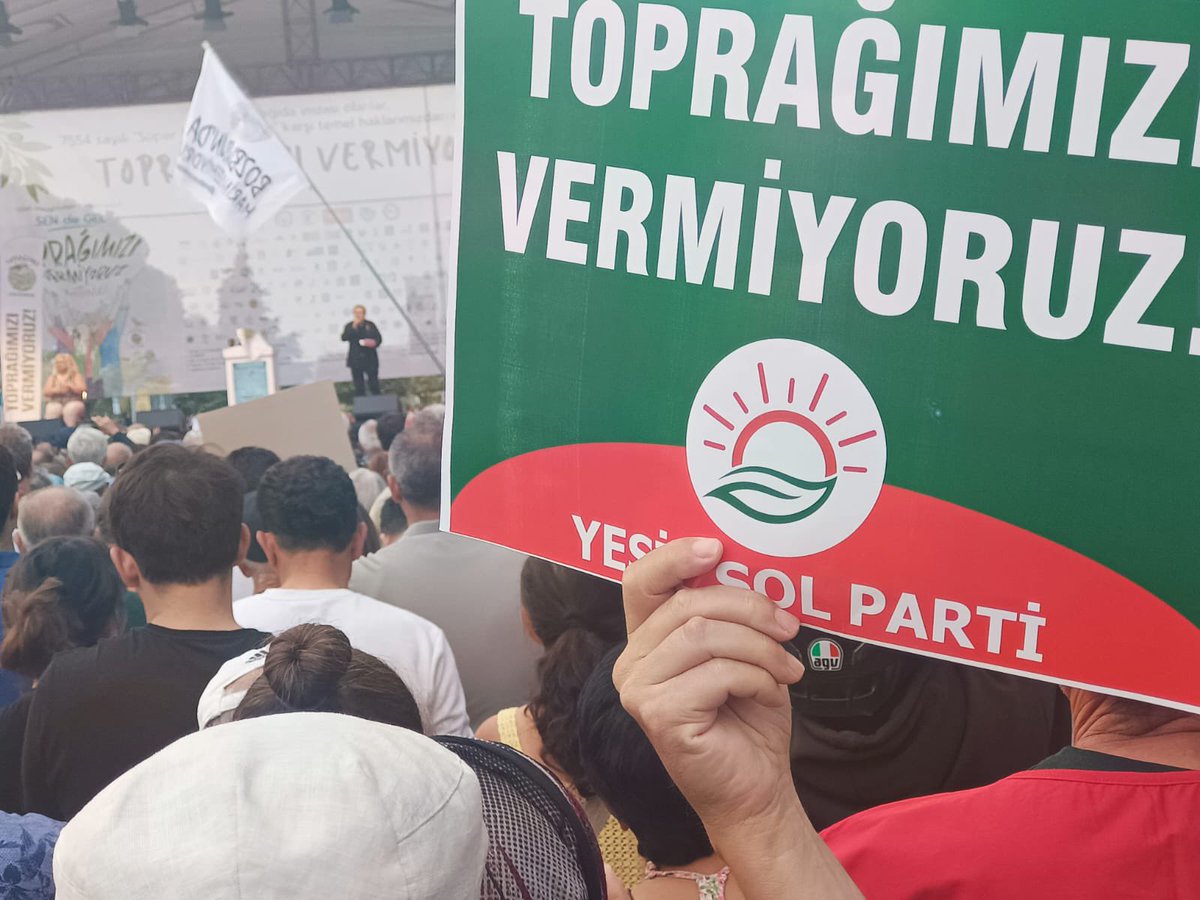 YesillerSol's tweet photo. ✌🏽#Muğla’da doğadan ve yaşamdan yana olanlar olarak bir aradayız.

🗣️Susmuyoruz; şirketlere ve şirketleri koruyan iktidara bir kez daha haykırıyoruz: #ToprağımızıVermiyoruz https://t.co/LCPMnLgwDt