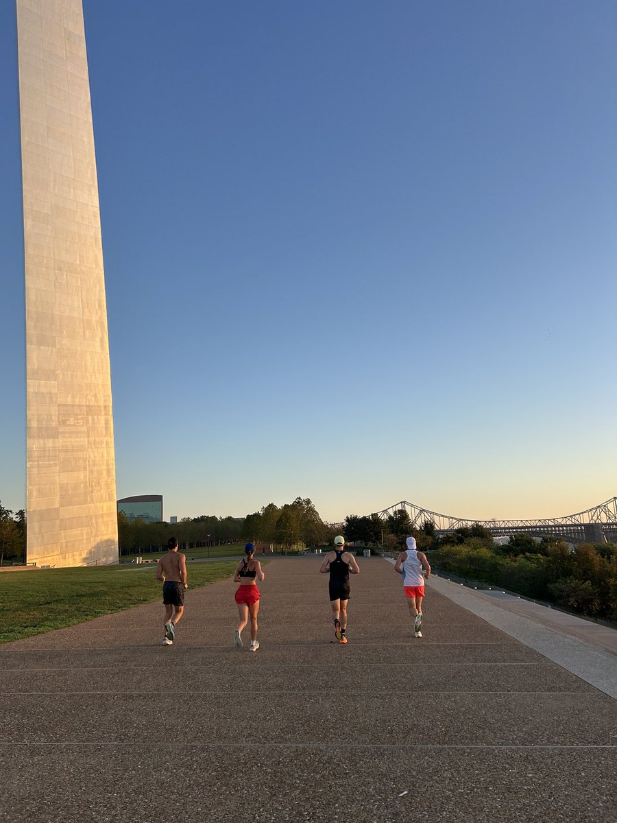 SpewakR's tweet image. Such a fun Sunday morning running from Northwest Coffee to the Arch! We feel so fortunate to live in such an amazing city &amp;amp; have such great teammates. Let’s go! #spewakracing #runstl
