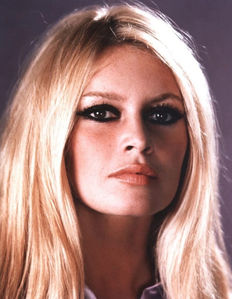 Giusepp_Burgio's tweet photo. Auguri a #brigittebardot che compie  oggi 91 anni 👏👍❤️ https://t.co/kwlrrci3Gz