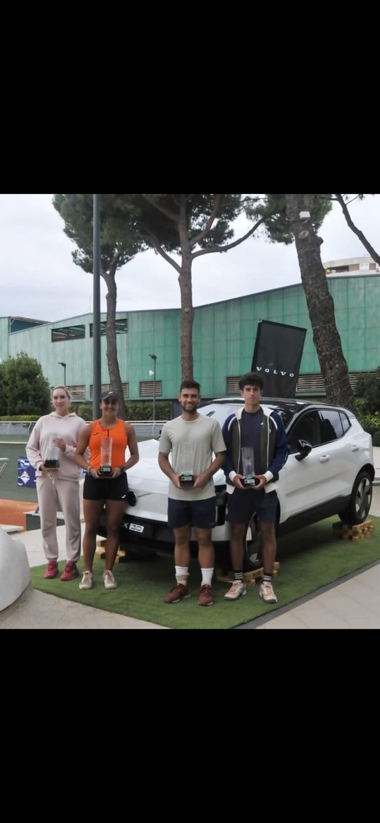 Excelente resultado del jugador absoluto del Club Móstoles Tenis Santiago Plaza Molina que se ha proclamado campeón absoluto masculino del LV TROFEO ABSOLUTO GUILLERMO BERTRÁN "IN MEMORIAM" perteneciente al circuito nacional IBP TENIS, enhorabuena Santi.
#clubmostolestenis