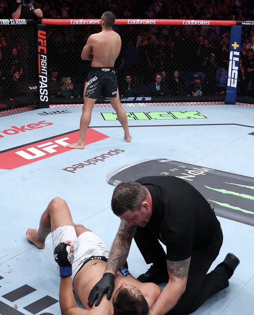 MKzefi06's tweet photo. Pereira, Oliveira and now Reyes, the fan favourite fighters been having a tough year https://t.co/tRGXsW5a68