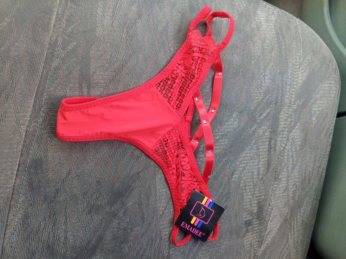 Aquí está el rojo como dije antes los acabo de comprar pero me equivoqué en la talla pero a la chica que le guste y le quede se lo regalo son talla única