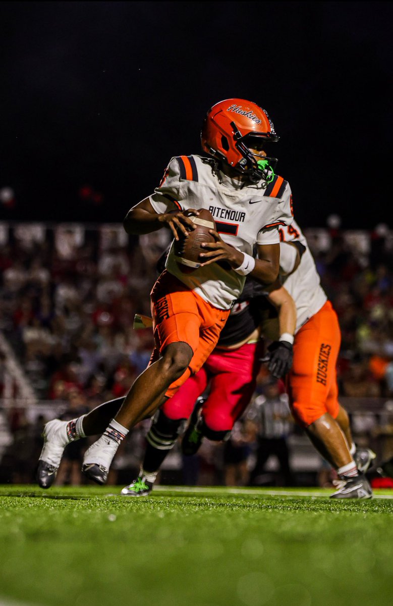 hudl.com/v/2SqGHz
Mid season highlights 
1400 passing  14tds 
300 rushing   2tds
0picks 
<a href="/RitenourFball/">Yarmon Kirksey Sr.</a> <a href="/GSV_STL/">Gateway Sports Venue</a>
