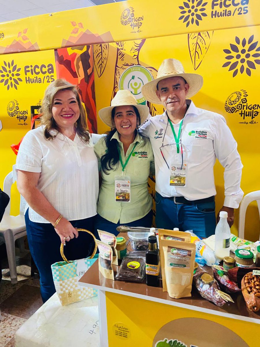 Felicito a cada uno de nuestros #EmprendedoresSENA que participan en FICCA 2025, cada uno de ellos 🙌 dejan el alto al Huila y al país. Desde el SENA reafirmamos nuestro compromiso de seguir acompañándolos y fortaleciendo sus iniciativas productivas. 🚀