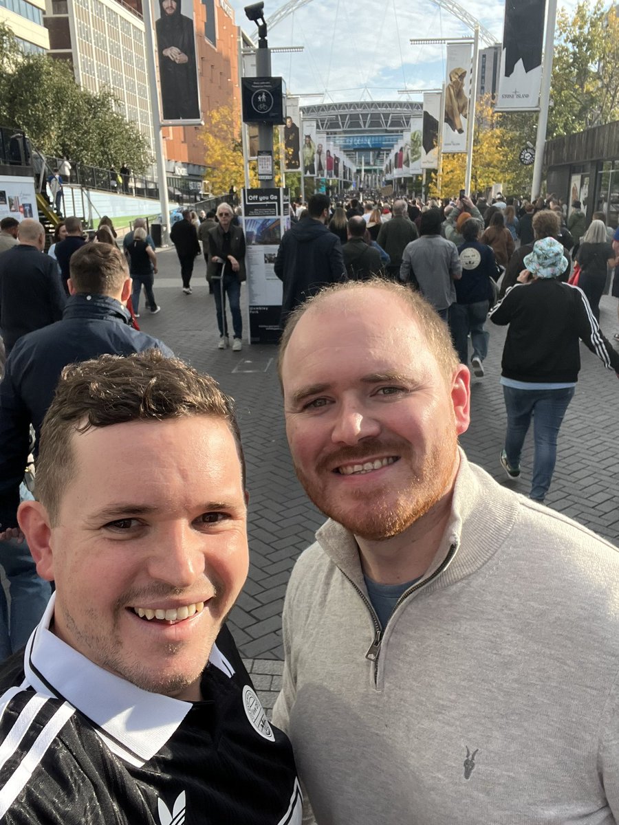 aled_wilcox's tweet photo. Thank You @oasis Always said when they split all those years ago that I’d see their reunion show and last night that was achieved! Epic, Unreal, Biblical!! #OasisWembley #OasisLive25 https://t.co/iFJJoC6ZFo