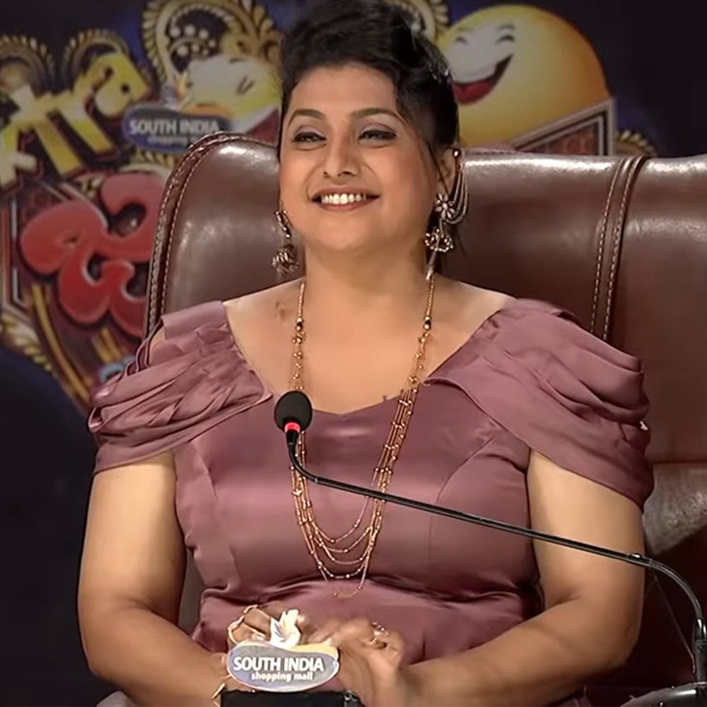 Rojacrush's tweet photo. Roja 💙🧡😘
Retweet If you like
#rojaselvamani #jabardasthroja #evergreenroja #heroineroja #actressroja #rojaactress #roja #rojajabardasth #smilingqueen #heroine #actress https://t.co/VvRPlLZjFP