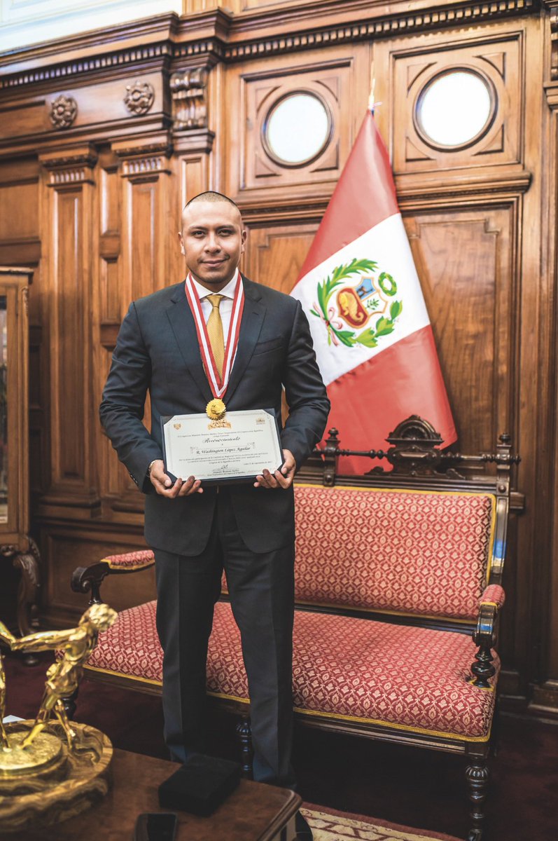 Martin Hidalgo (@martinhidalgo) on Twitter photo Caso Washington Capital: La red denunciada por estafa de US$ 3 millones que continúa operando. El principal acusado ha sido condecorado en el <a href="/congresoperu/">Congreso del Perú 🇵🇪</a>. Un informe de <a href="/Abby_ArdilesP/">Abby A.</a> y <a href="/DelLoyola/">Delsy Loyola Jorge</a> de la Unidad de Investigación de <a href="/elcomercio_peru/">El Comercio</a>. elcomercio.pe/lima/caso-wash… Caso Washington Capital: La red denunciada por estafa de US$ 3 millones que continúa operando. El principal acusado ha sido condecorado en el <a href="/congresoperu/">Congreso del Perú 🇵🇪</a>. Un informe de <a href="/Abby_ArdilesP/">Abby A.</a> y <a href="/DelLoyola/">Delsy Loyola Jorge</a> de la Unidad de Investigación de <a href="/elcomercio_peru/">El Comercio</a>. elcomercio.pe/lima/caso-wash…
