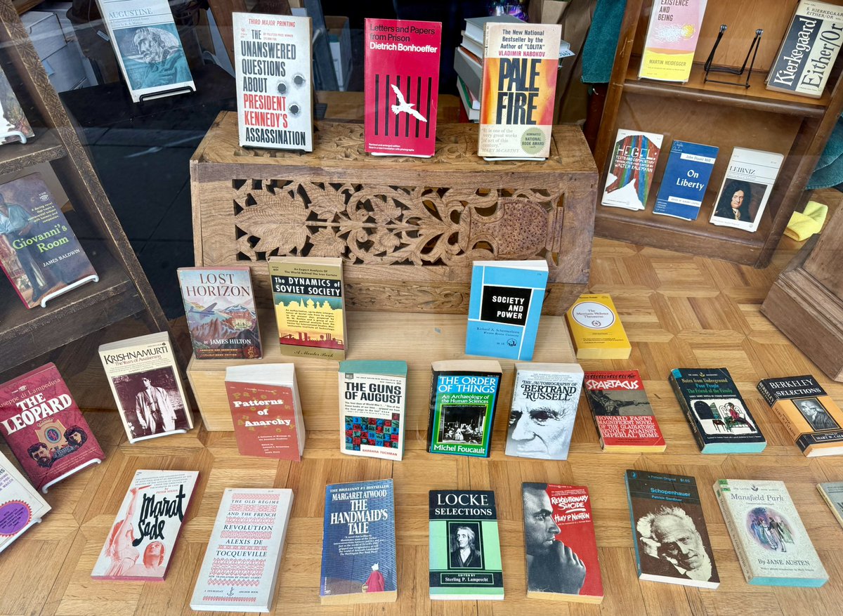 TheSchlockShop's tweet photo. Bell’s Books in Palo Alto always serves. https://t.co/NIGd0syfyr