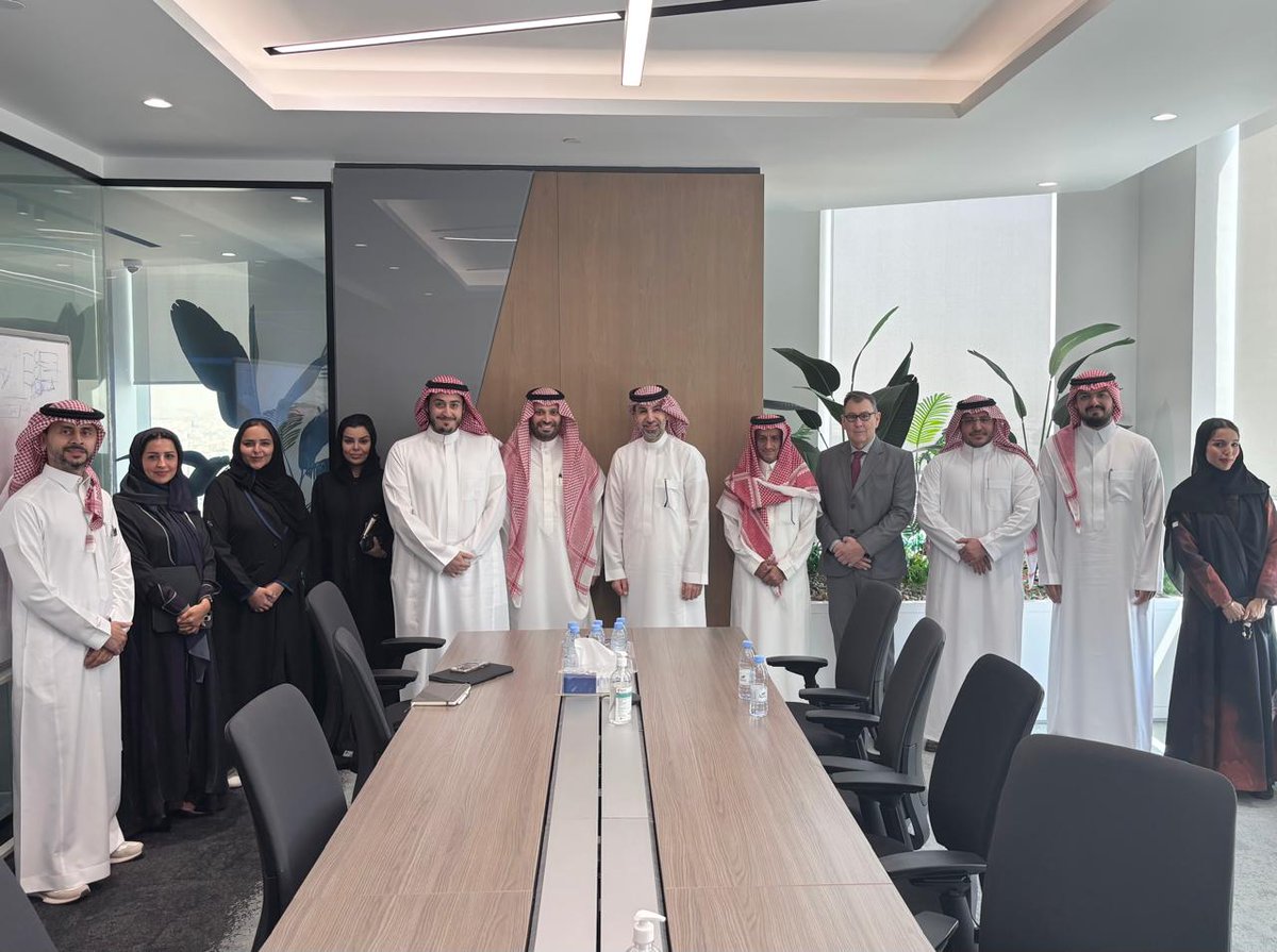 Jadarah_cc's tweet image. في جدارة للاستشارات الإدارية، نؤمن بأهمية بناء شراكات استراتيجية تُسهم في دفع عجلة النمو والتحول الاقتصادي في المملكة.

اليوم، سعدنا بعقد اجتماع في مقر صندوق التنمية الصناعية السعودي، بحضور مؤسس شركة جدارة والرئيس التنفيذي المستشار ماهر الحضراوي، ونائب رئيس الصندوق الأستاذ خليل…