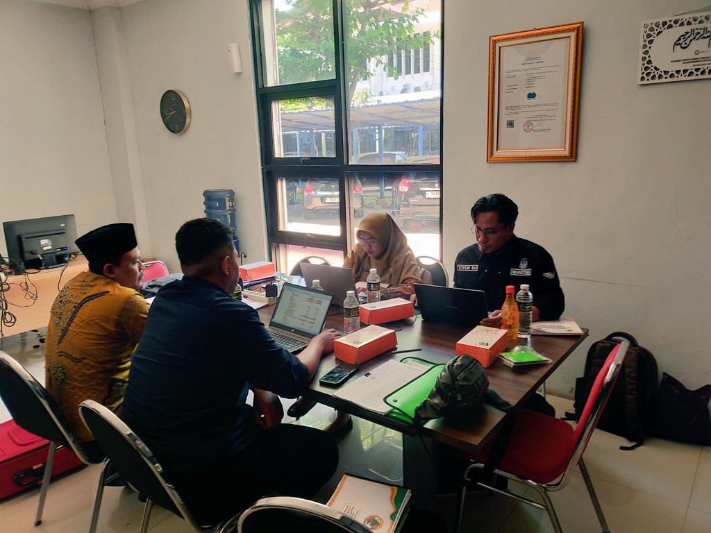 Disiplin tanpa diawasi ✍️
Bekerja tanpa diperintah ✍️
Tanggungjawab tanpa diminta 🫡
Tanpa sibuk cari muka 😃
Karena sudah punya muka sendiri 🧘
Alhamdulillah 🤲🏻