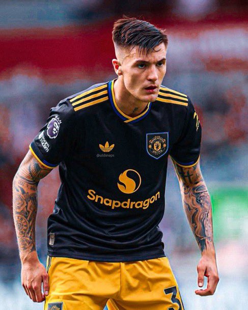 Lots of negative discourse around Manchester United right now but at least I can say that I’m not concerned about Benjamin Sesko in the slightest. 

Think he’s an obvious hit. All round game is impressive too.