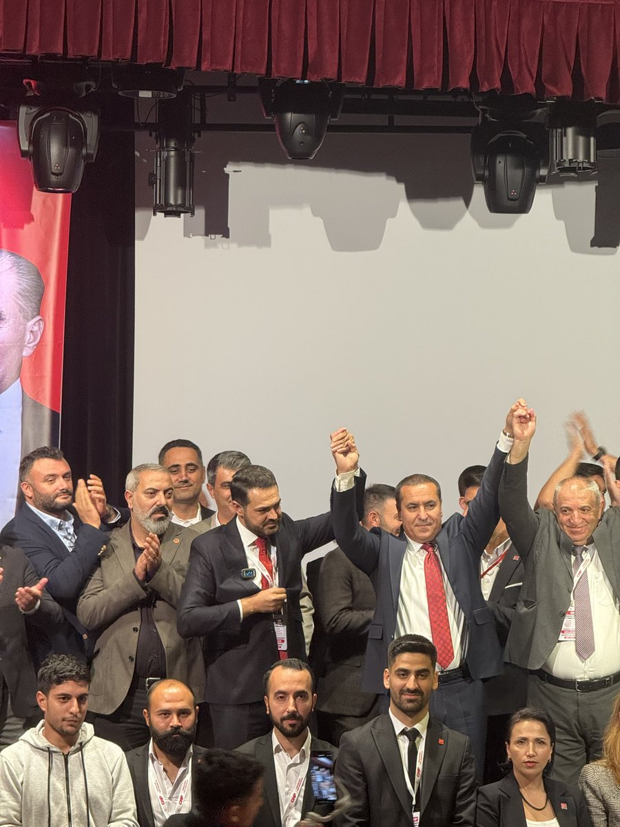 OzgenNAMA's tweet photo. Cumhuriyet Halk Partisi Arnavutköy İlçesi 7. Olağan Genel Kurulu’nda Divan Başkanlığı görevini üstlenmekten büyük bir onur duydum.
Demokrasiye ve örgütlü mücadeleye yakışır bir şekilde gerçekleşen bu önemli günde emeği geçen herkese teşekkür ediyorum.
Genel kurulun sonucunda ilçe başkanlığına seçilen Sayın Tekin Aras’ı tebrik ediyor, yeni dönemde başarılar diliyorum.
Birlikte daha güçlü bir CHP, daha güçlü bir Arnavutköy için omuz omuza mücadeleye devam!