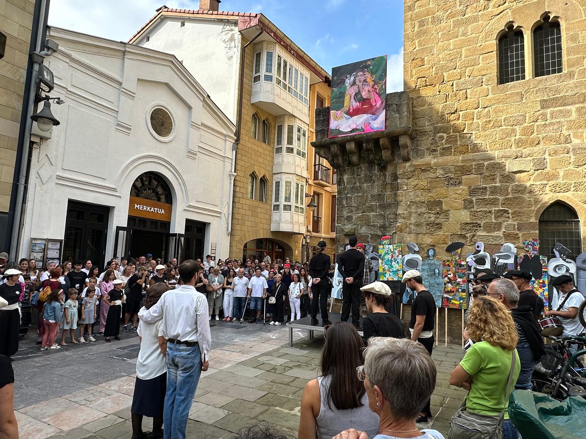 EHBilduZarautz's tweet photo. Herri ikuskizuna
1975
TXIKI OTAEGI
#Zarautz https://t.co/217h4kuPQV