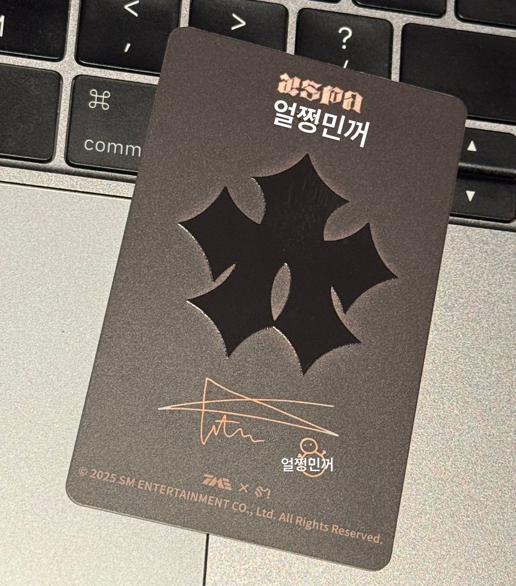 큐큐5성왓ㅇ은데
기대보다더예뻐서
행복햇어요
그리고뒷면이멋잇음ㅎㅎ