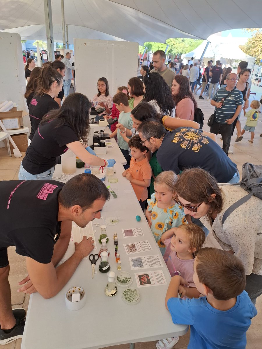 CIQSO_UHU's tweet image. Participación de miembros del CIQSO en la Noche Europea de los Investigadores celebrada en el Campus de El Carmen