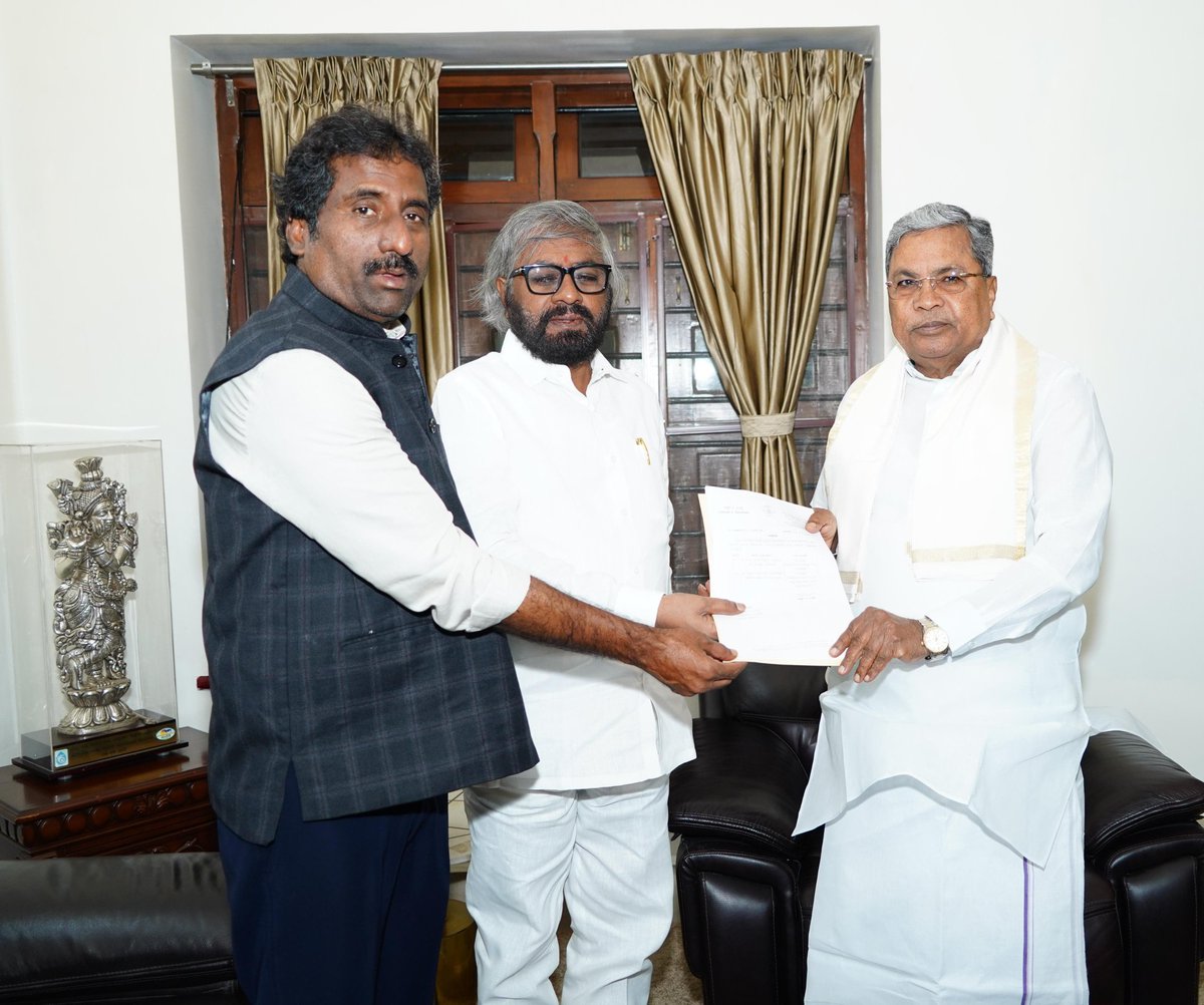 Today, Hon'ble Minister for Muncipal Administration and HAJ  #Rahim_Khan Ji Along with Hon'ble District Incharge Minister #Eshwar_B_Khandre Ji met #Chief_Minister Sri #Siddaramaiah Ji and requested him to conduct an aerial survey and announce emergency relief and special package