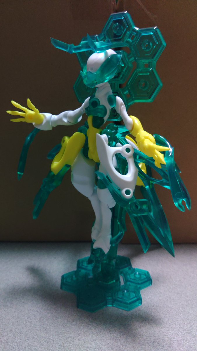 Take7Way1's tweet photo. 個体名テスタヘキサ
とある個体が特殊条件を満たし、形態変化した姿。強化された指揮能力は敵機にも及び、強制催眠は洗脳に近い、という妄想設定。

ガチャ版のグリントと、箱版のクイーンズハニーを混ぜ、スカート風にするため特典パーツ×２を使用しました✋
#スタジオソータ
#ビーヴォイド
#Bee_Void https://t.co/gzzooiPUQC