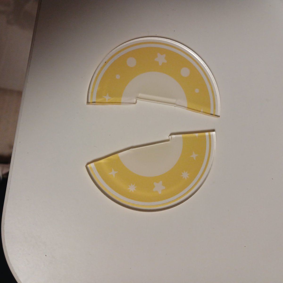 안녕하세요
그니까
제가 이삿짐을 풀다가 각님 아크릴 스탠드를 하룰라라로 보냈다는 소식입니다.
아크릴 스텐드는 왜 본체 닮아서 가끔 죽어요를 당하고...😇😭