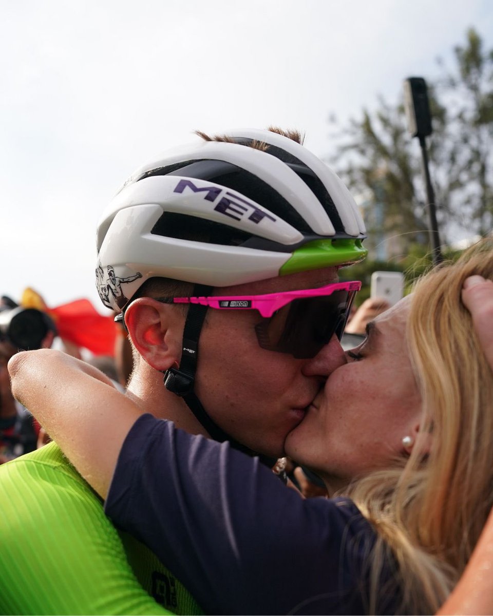 He won the race and love❤️

Bravo Tadej Pogačar👏🏽 

#Kigali2025 
#UCIKigali2025 
#UCIWorldChampionship2025