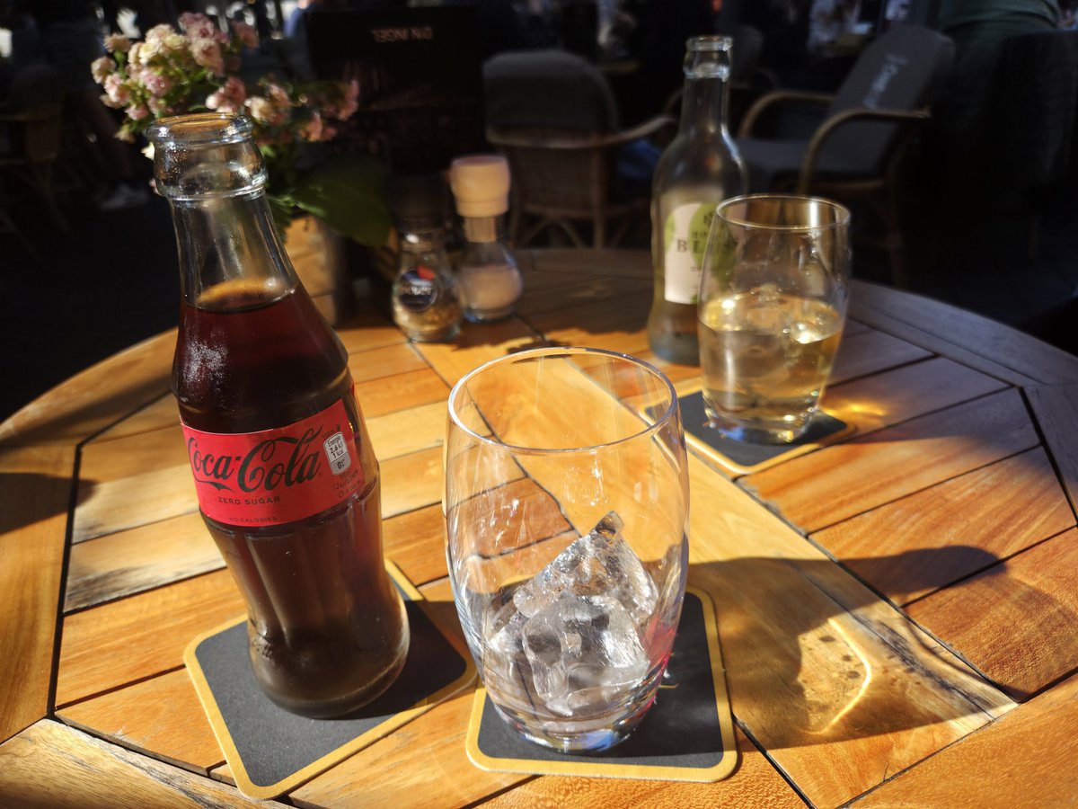 LoveTurquoise14's tweet photo. Genieten.... #terrasje #Ingel #Maastricht #zonnetje https://t.co/NmEjEVVvG1