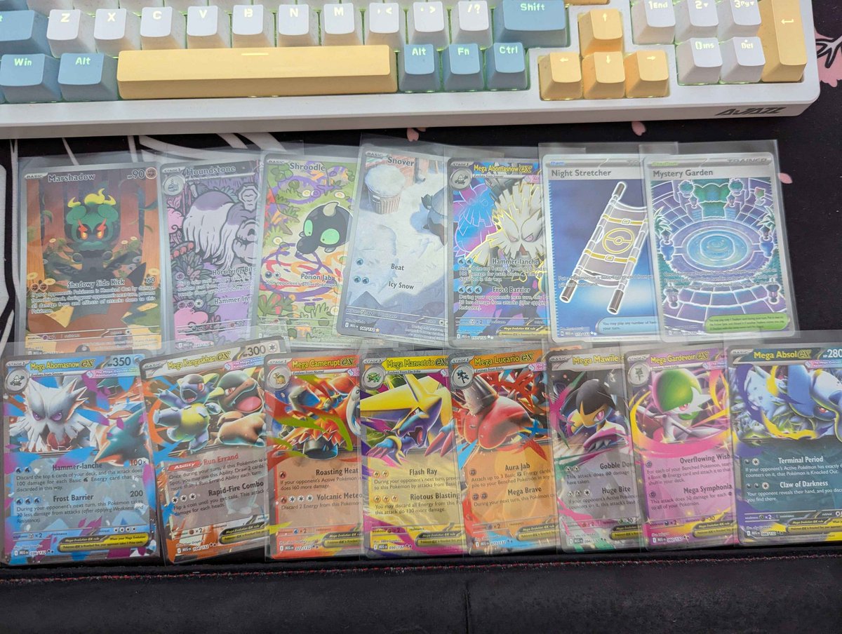 Iilbugsy's tweet photo. @carbos I hate that these booster boxes have all the same hits this my buddy's box and mine https://t.co/8QY8Mmtx42