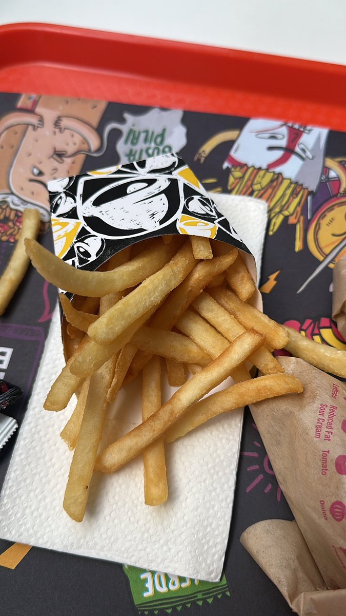 Elme Halls tweet media