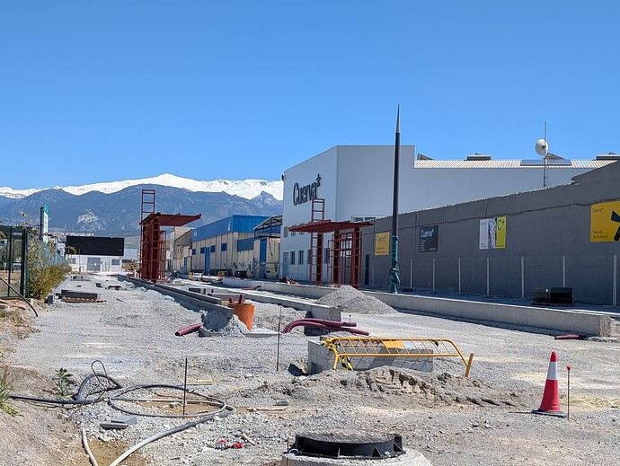 MadridProyecta's tweet photo. 📝Hace poco la Junta aprobaba el Plan de Transporte Metropolitano del Área de Granada (0,54M) con un presupuesto de 860 millones.

🚊Ampliación del Metropolitano
🚌8 corredores de altas prestaciones
🅿️dos nuevos intercambiadores

📍Granada
📸Usuario
🗨️https://t.co/z2cOIk8uI9 https://t.co/QSGpWTRWEO