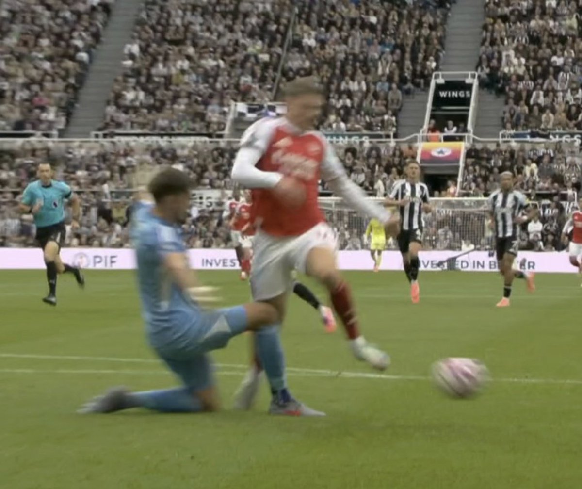 🤔 𝗗𝗘𝗕𝗔𝗧𝗘: Penalty or no penalty?