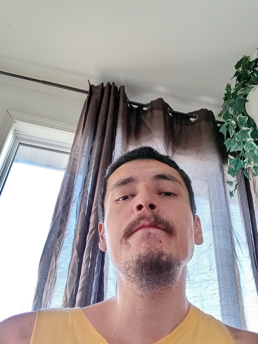 BitternDavis's tweet image. Here&apos;s a selfie I took to prove I&apos;m not an A.I, robot or spam lol