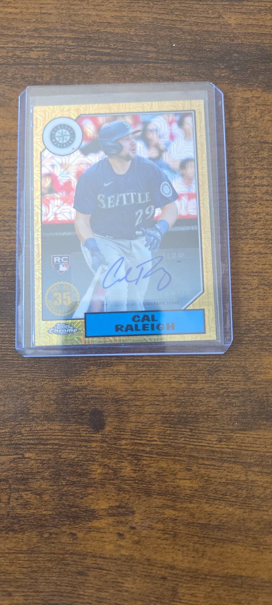 ericbarbarbar's tweet photo. If Thumper wins the MVP, do you think the value of this card goes up?? /299
@CardPurchaser https://t.co/WRPxkLacoB