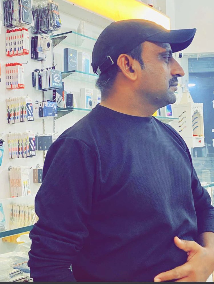 कभी कभी रास्ते नहीं,
खुद को बदल लेना बेहतर होता है....