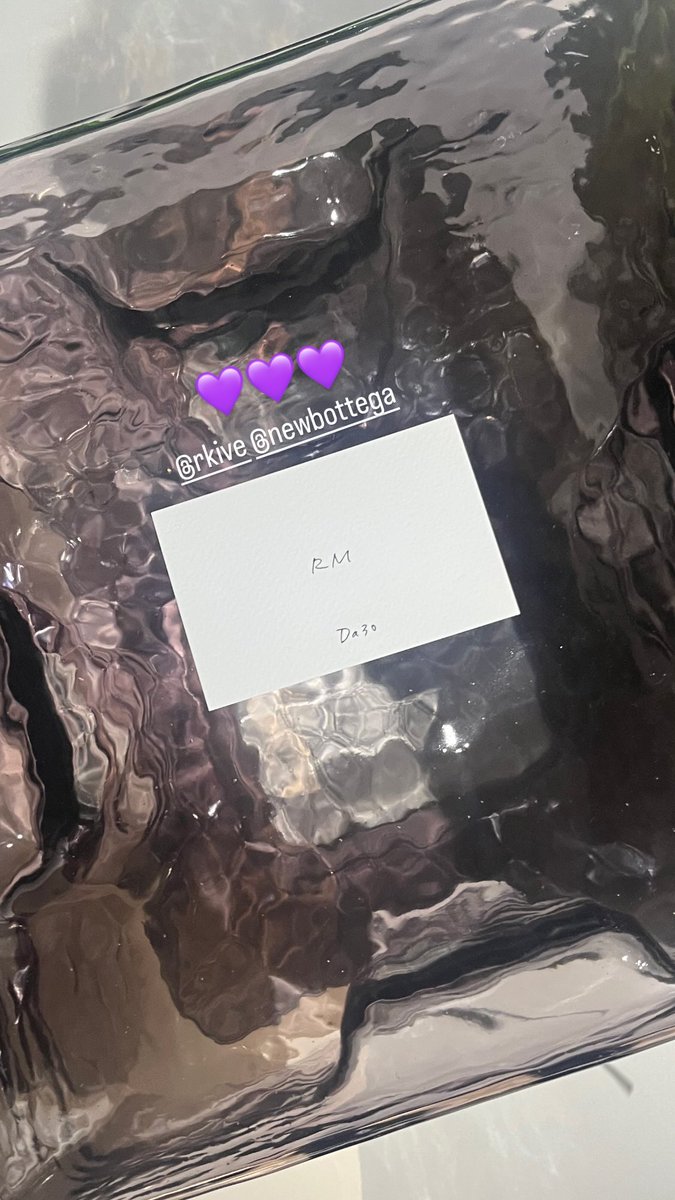 Marie Claire Korea editor sharing behind the scenes of #RM's interview at Bottega Veneta S26 show:

"RM reunited with Marie dudu/dodoo (the mic)"

instagram.com/stories/the_pe…

#RMxBottegaVeneta #RMxMFW25 #BottegaVeneta