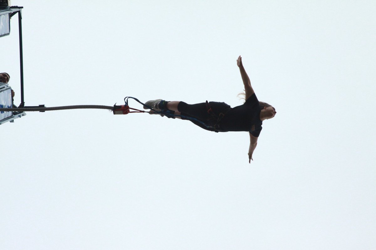 emydawn's tweet image. "To perform a swan dive, hold Walk and press Jump and Forward" 😂 

Thank you to @ukbungee and all the generous donors for helping me raise £975 for St Raphael's Hospice 💜 #BungeeJump #BatterseaPark #London