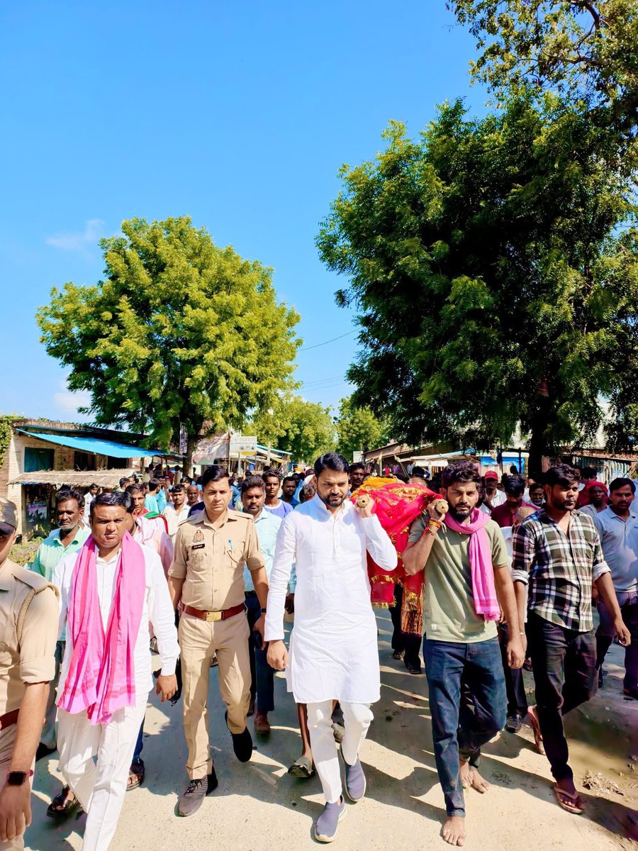 mla_pankaj's tweet image. विधानसभा क्षेत्र के  रोहित यादव जी की श्रद्धेय दादी जी का देवलोकगमन अत्यंत पीड़ादायक है। ईश्वर अनंतवासी पुण्यात्मा को चिर शांति व परिजनों को वज्रपात सहन करने की शक्ति प्रदान करें।