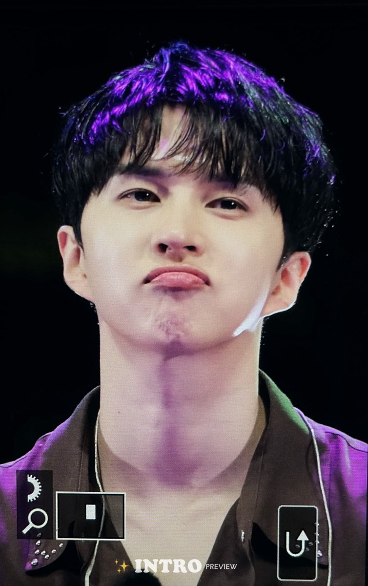 intro_v's tweet image. 250928 더리슨 프리뷰
귀여움도 잔뜩😌👍🏻

#켄 #이재환 #KEN #빅스
@jaehwany0406